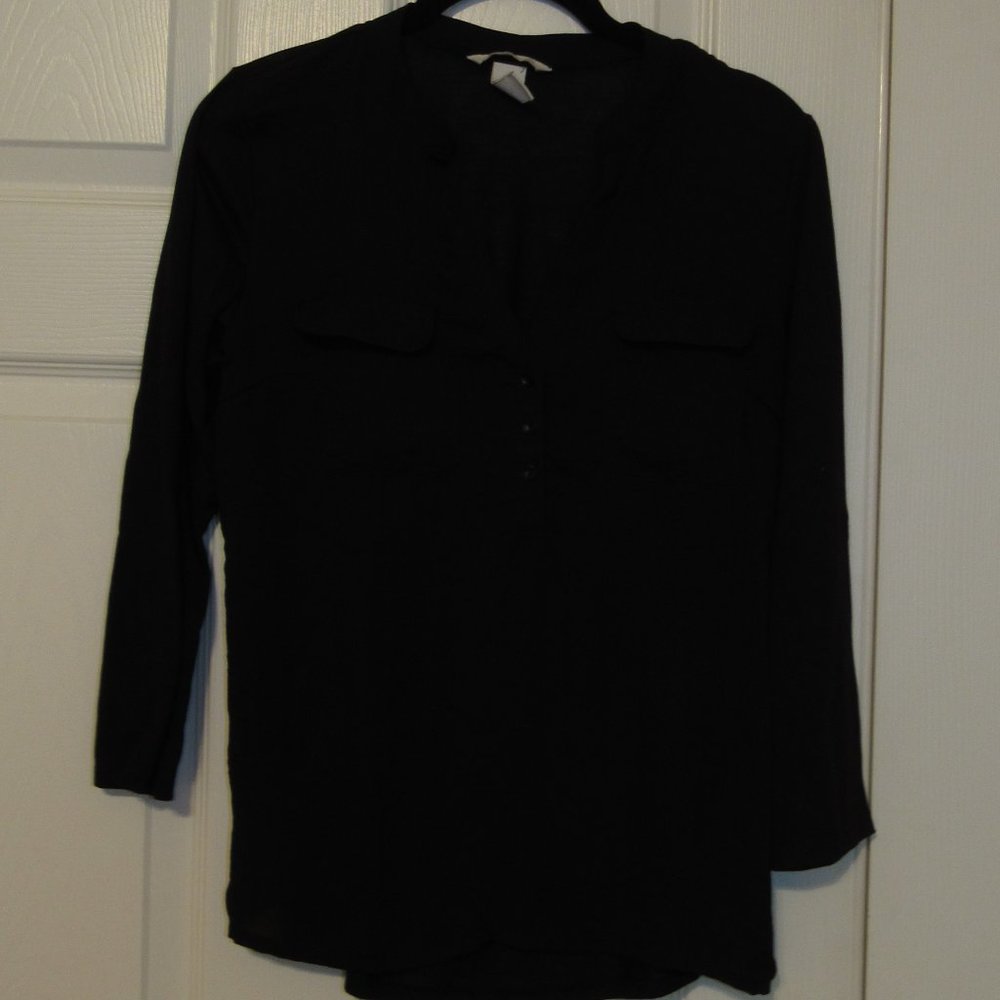 H&M XS Stretchy Knit Back/Somewhat Sheer Front V-Neck w/Pockets